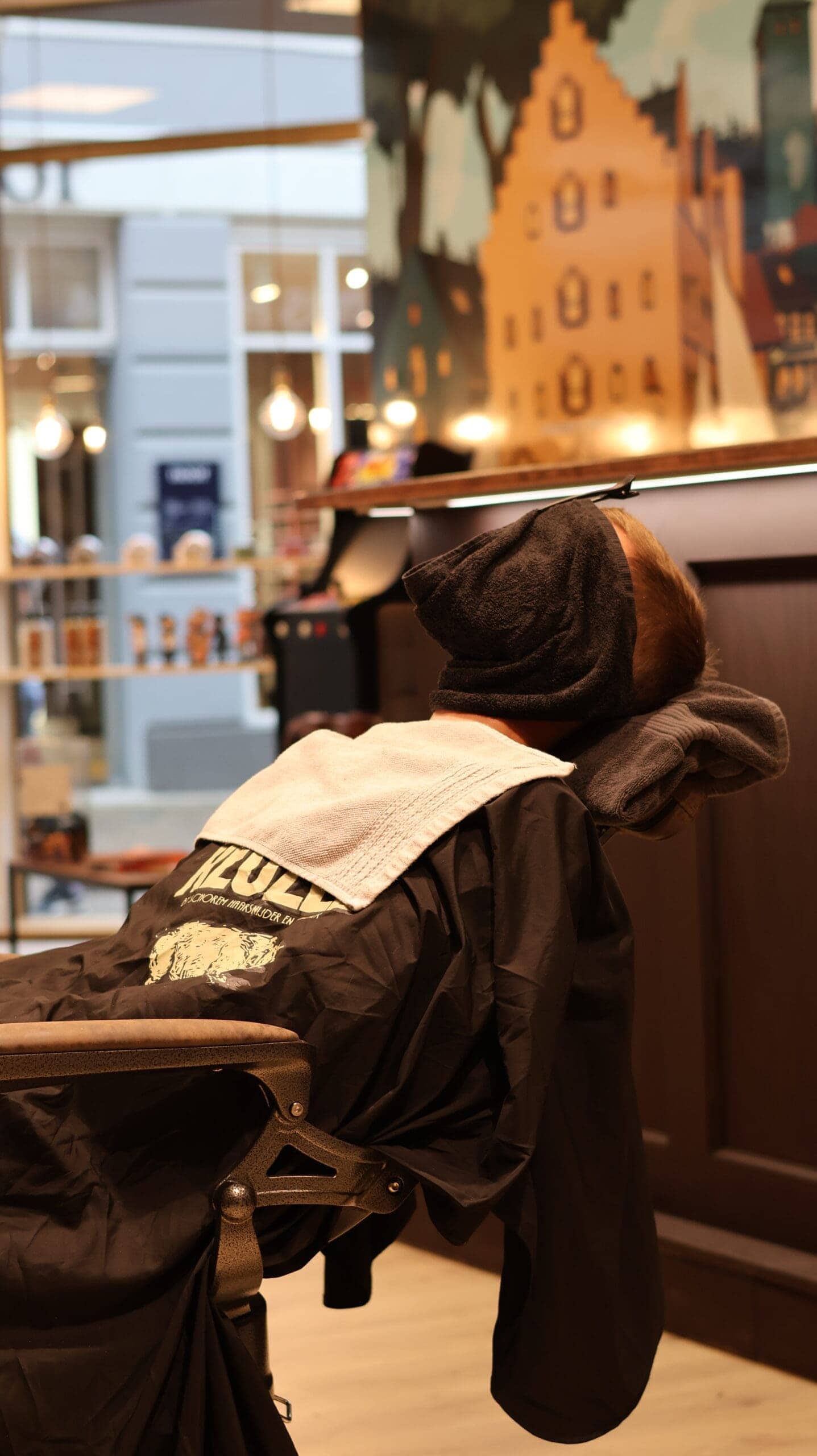 Kunde bliver barberet hos Carlsens Barbershop
