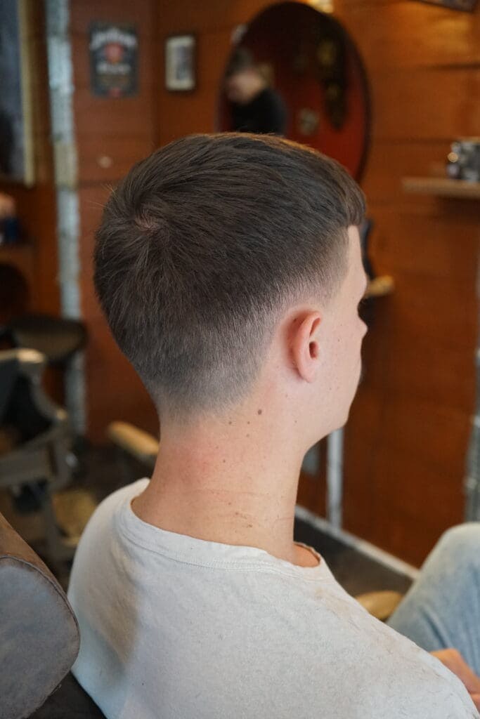 skin fade klippet hos Carlsens Barbershop Århus