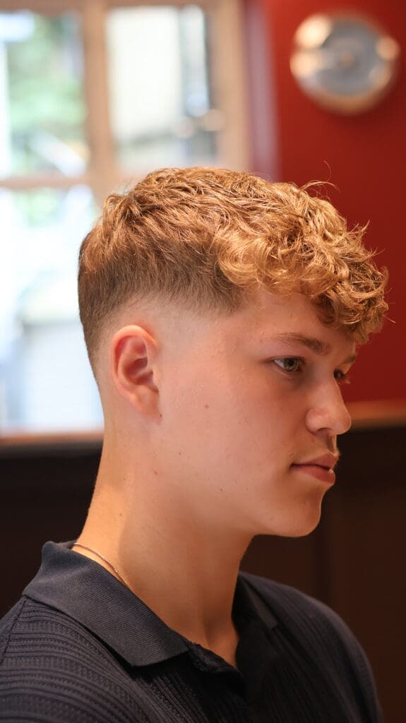 skin fade klippet hos Carlsens Barbershop Århus
