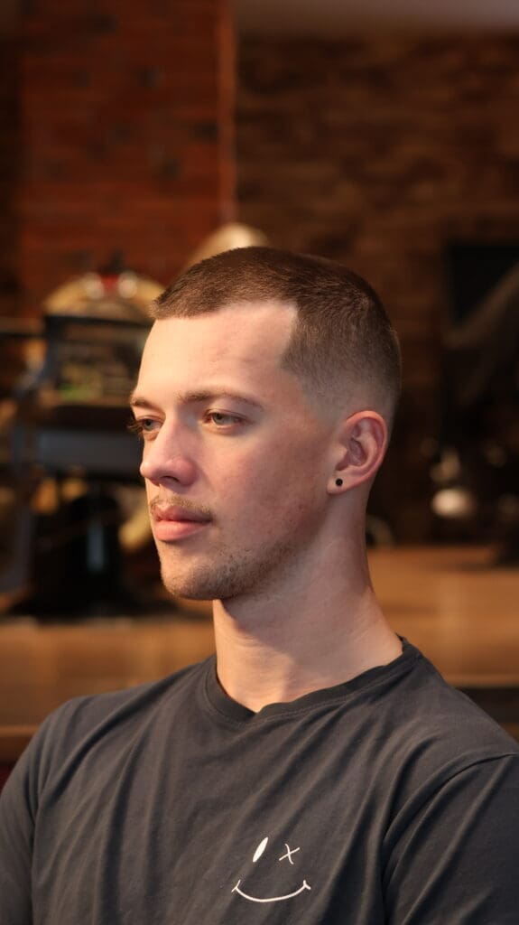 Buzz cut klippet hos Carlsens Barbershop København